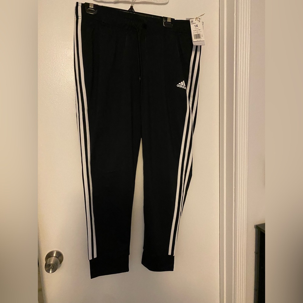 NWT WOMENS ADIDAS Tricot slim fit black joggers. SZ 1x